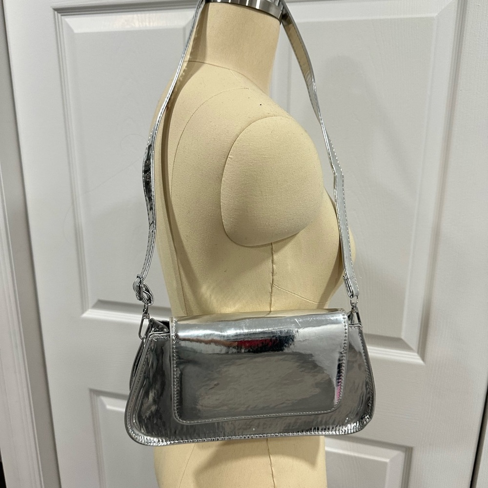 Amazon Silver Women's Shoulder Bag